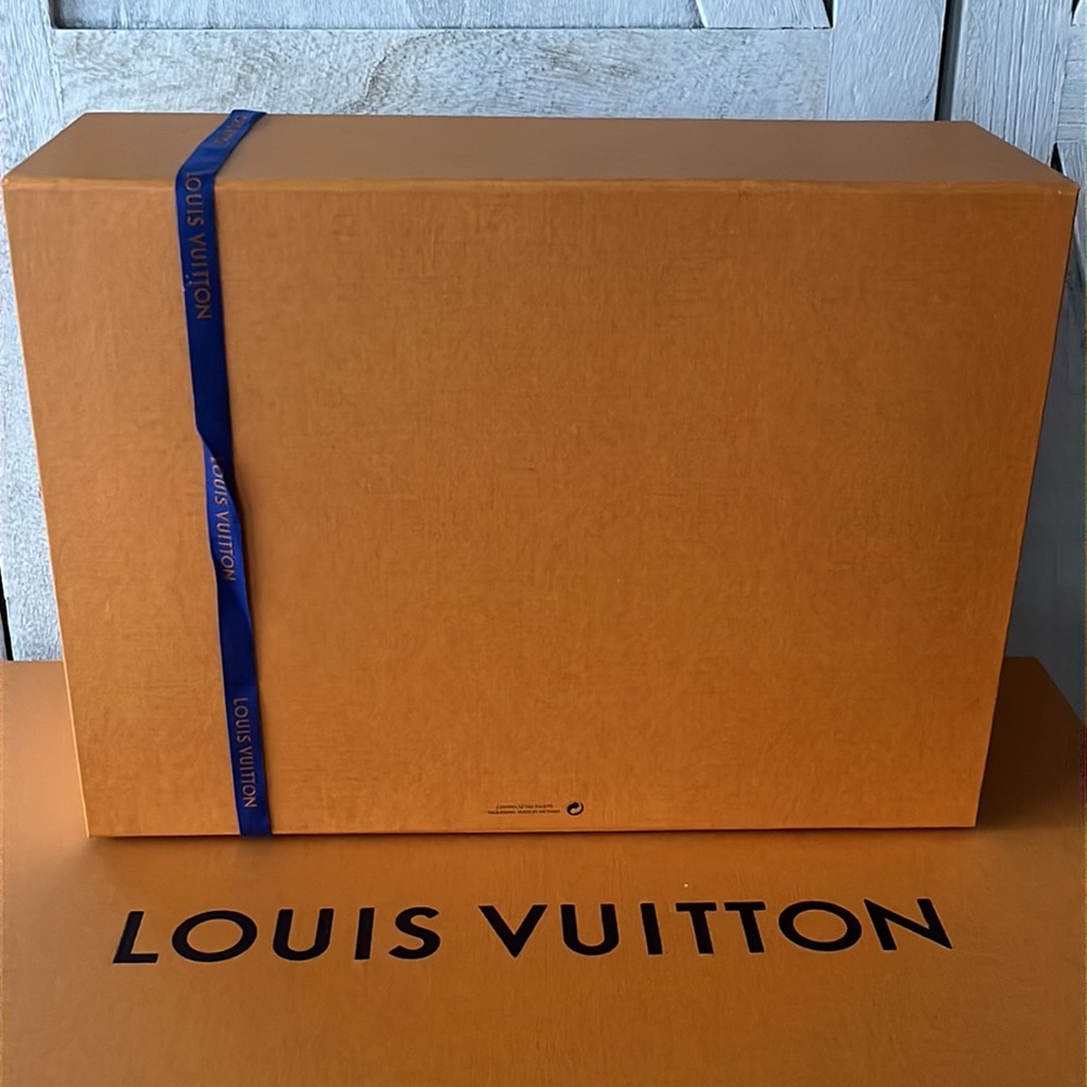 Authentic Louis Vuitton Box with Ribbon - Picture 2 of 5